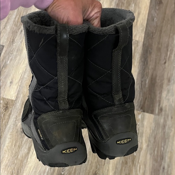 Keen Betty Black Waterproof Insulated Winter snow Boots size 9 - Picture 7 of 9
